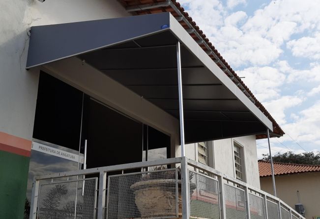 NOVO TOLDO É INSTALADO NO PAÇO MUNICIPAL
